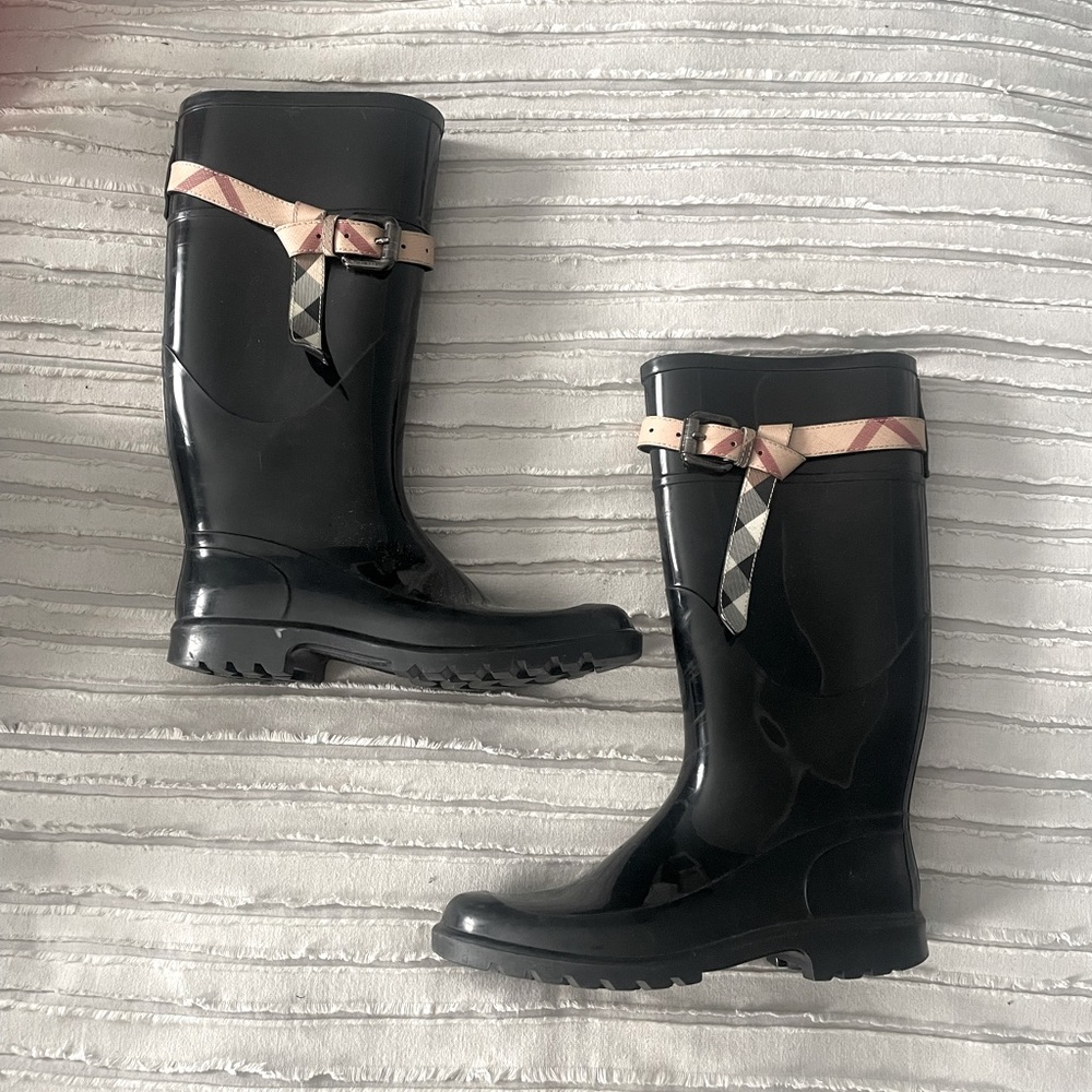 Authentic Burberry Rain boots • S39/US 8